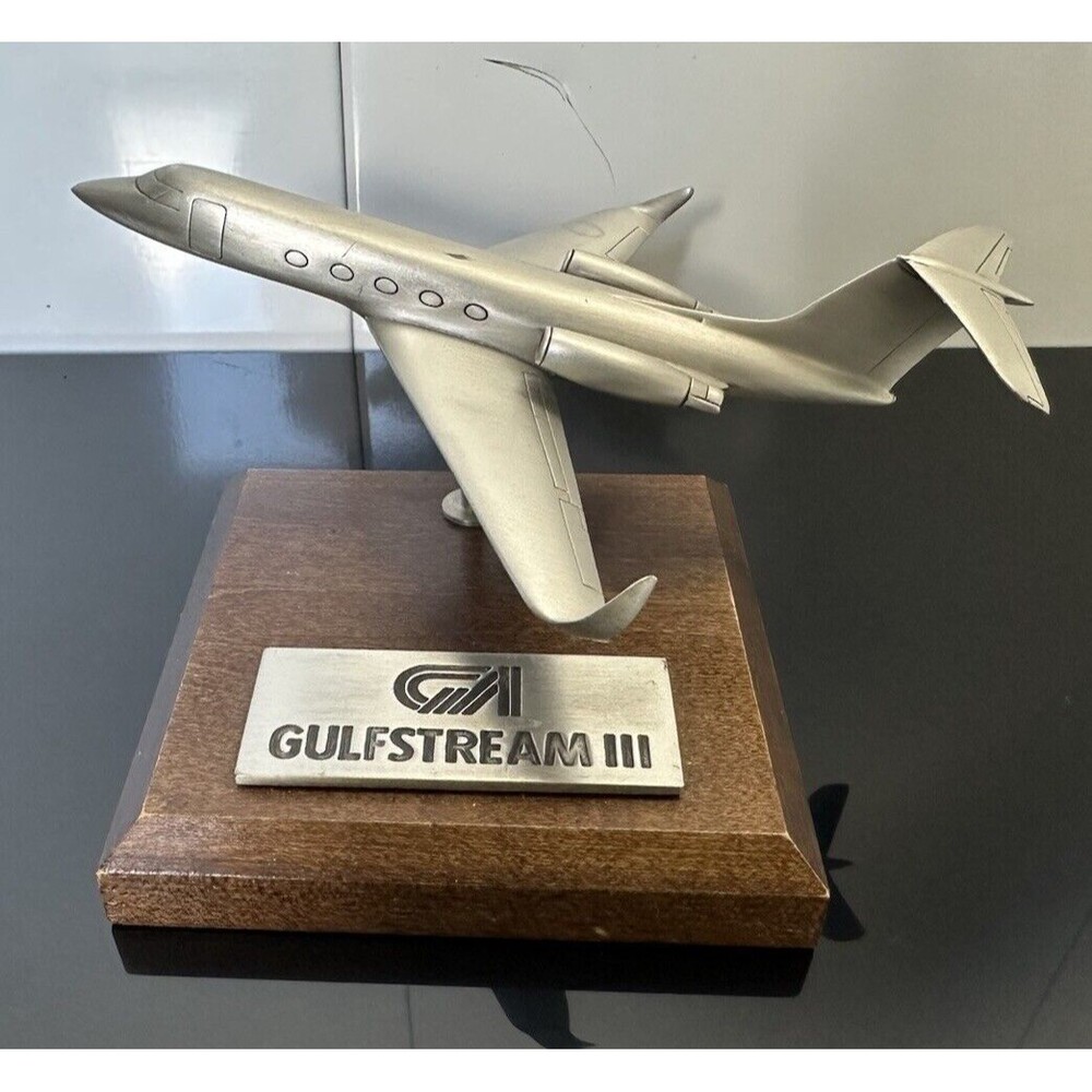 Gulfstream III Model Airplane Desktop Scale Metal Model Plane and wood stand